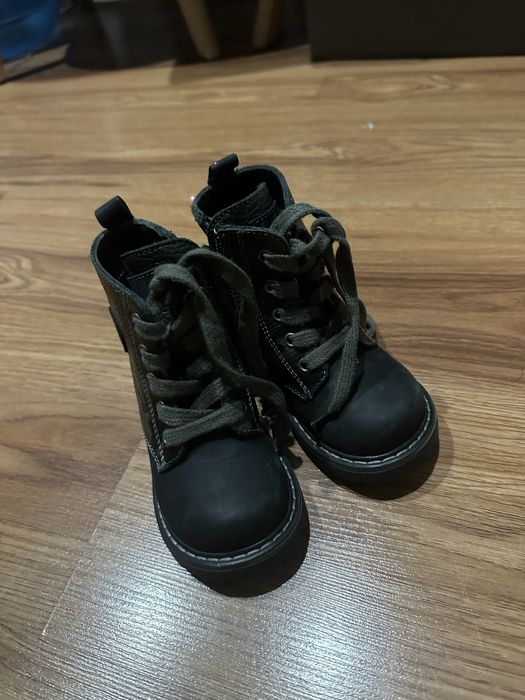 Продам детские ботинки