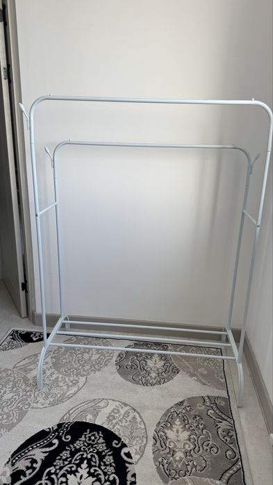 Вешалка в хорошем состоянии