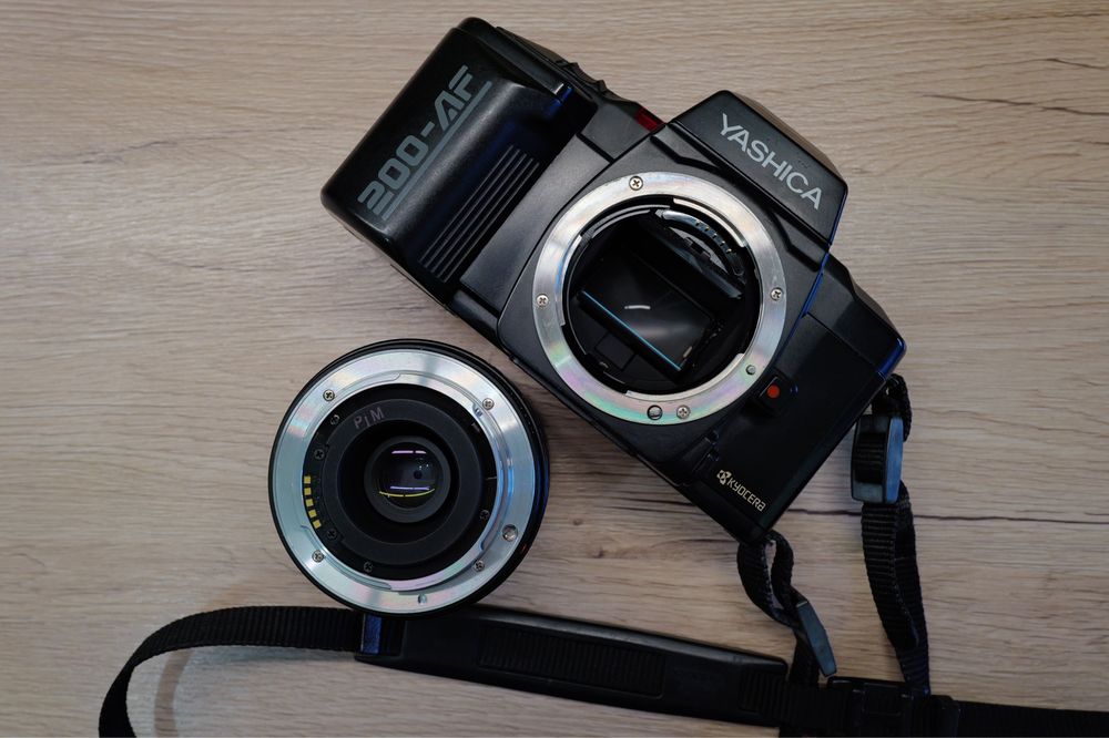 Aparat foto Yashica 200 AF cu obiectiv 35-70 autofocus film
