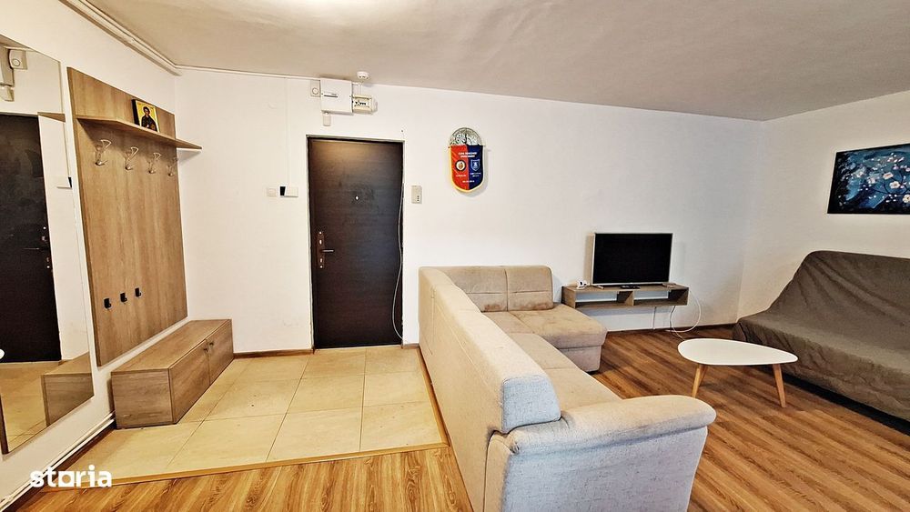 Centrul Civic, aproape de AFI, 3 camere mobilate, 160000 euro