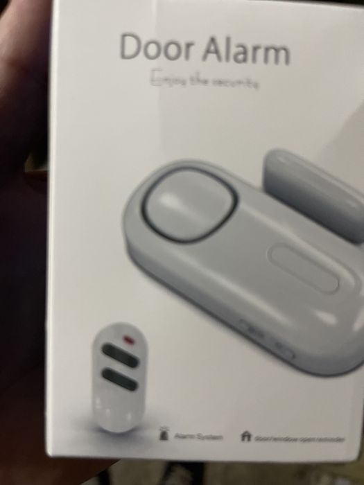 Alarma usa geam cu telecomanda pe baterii