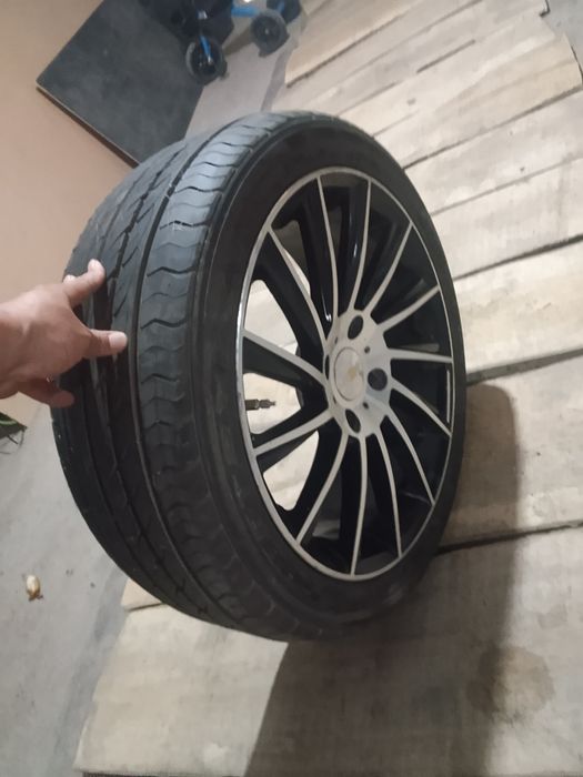 Литие диски в комплекте с резиной.