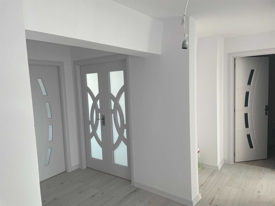 Apartament 4 camere cu vedere spre Catedrala Reintregirii-Cetate, Alba Iulia. Bloc reabilitat termic, et. 6/8, renovat complet, nemobilat.
