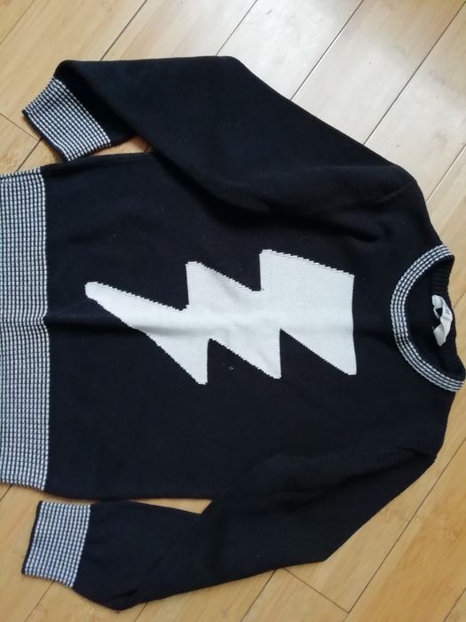 Различни модели дрехи в снимките ръст 140