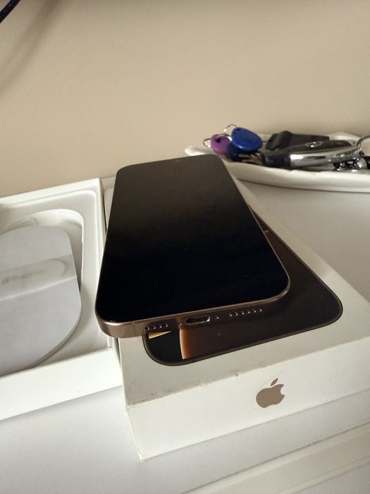 iPhone 16 Pro Max / Desert Titanium / 99% Батерия