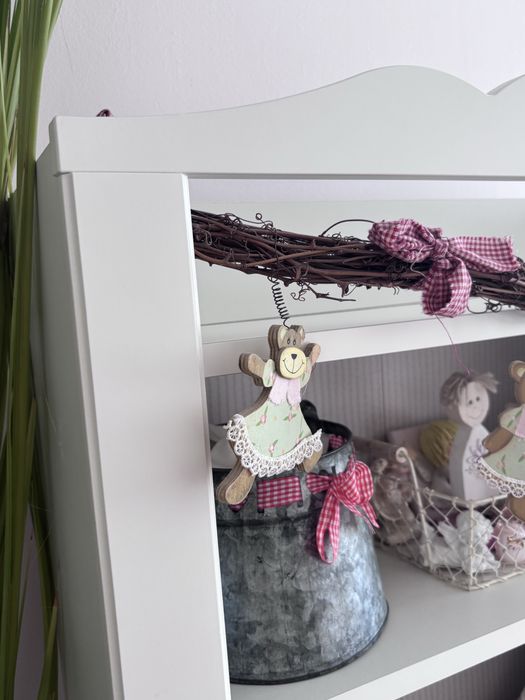 Rafturi Ikea camera copil, colectia Hensvik