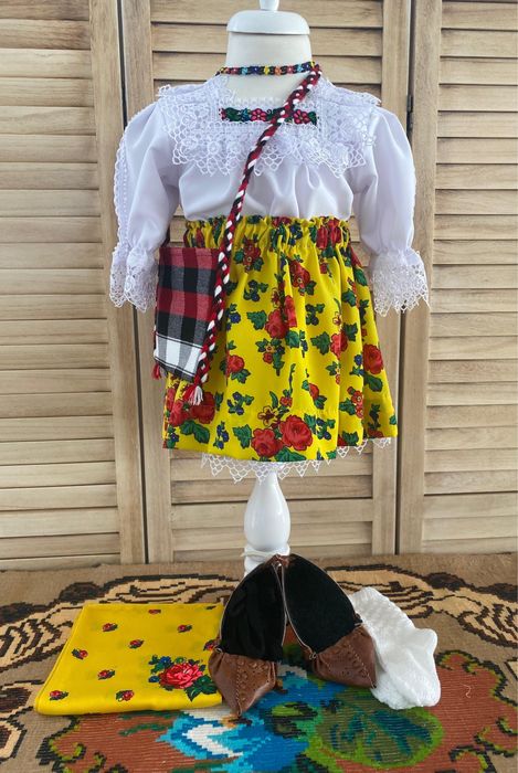 Costum popular pentru fete