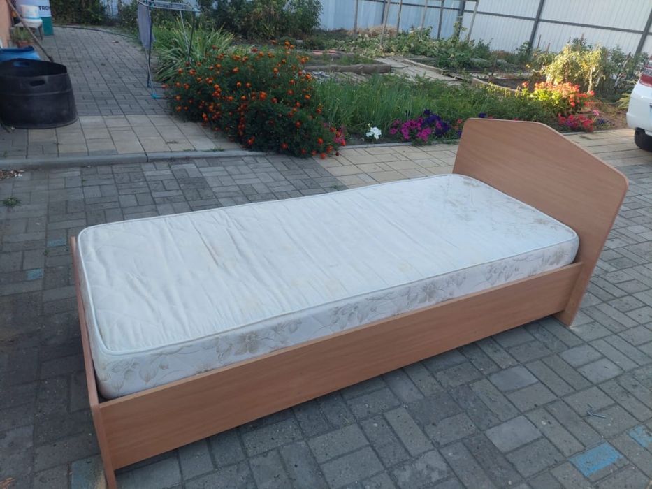 Продам кровать однаснальная