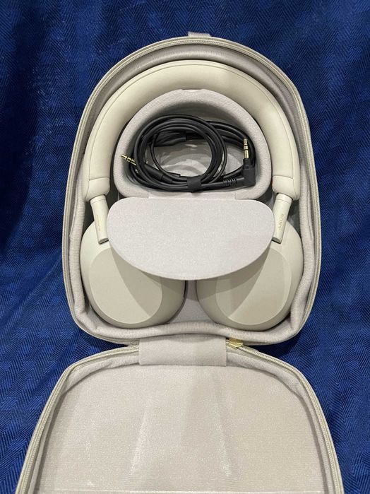 Sony WH-1000XM5 като нови