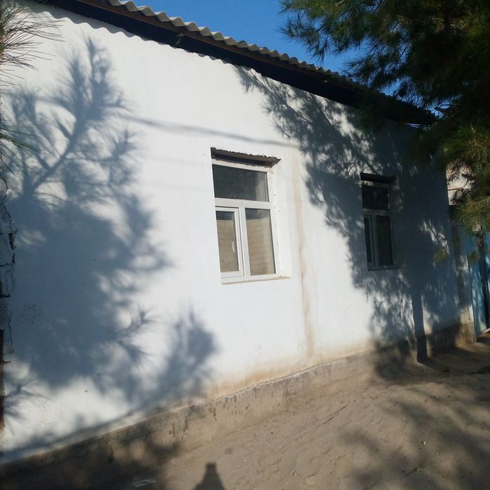 Hovli sotiladi 5 sotix 3 xonali uy