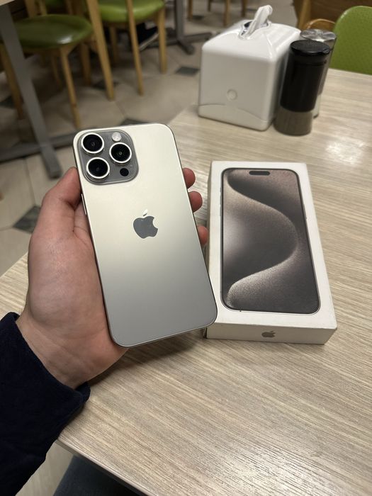 Iphone 15 Pro Max dual sim 87% batare