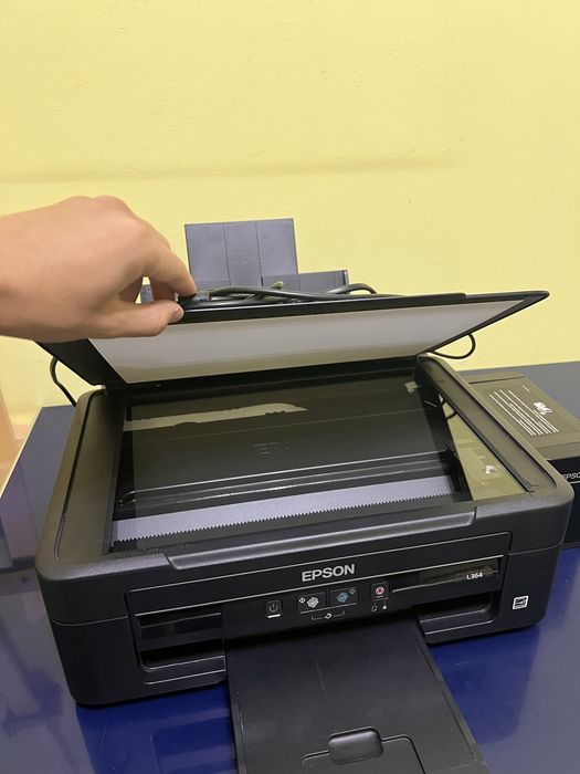 Acer notebook va Epson L364 printeri sotiladi