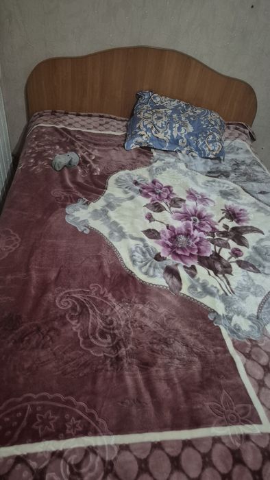 Двуспальная кровать