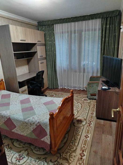 Продам 4-х комн.район Пристани,2/5 эт..