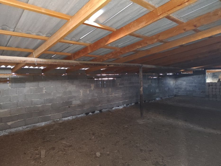 Подхозда жер үй , мал ұстағанға арналған