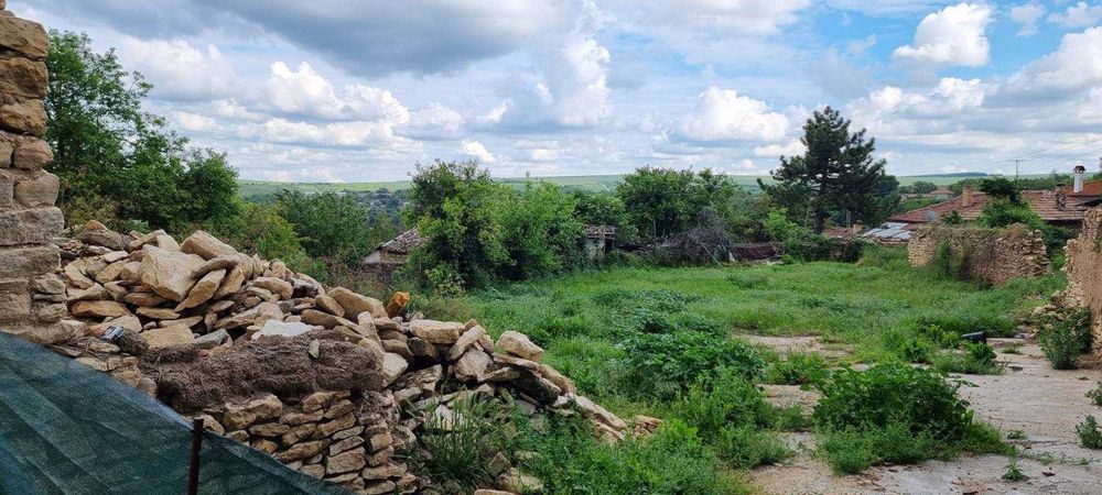 550-Продава се дворно място в село Пороище!