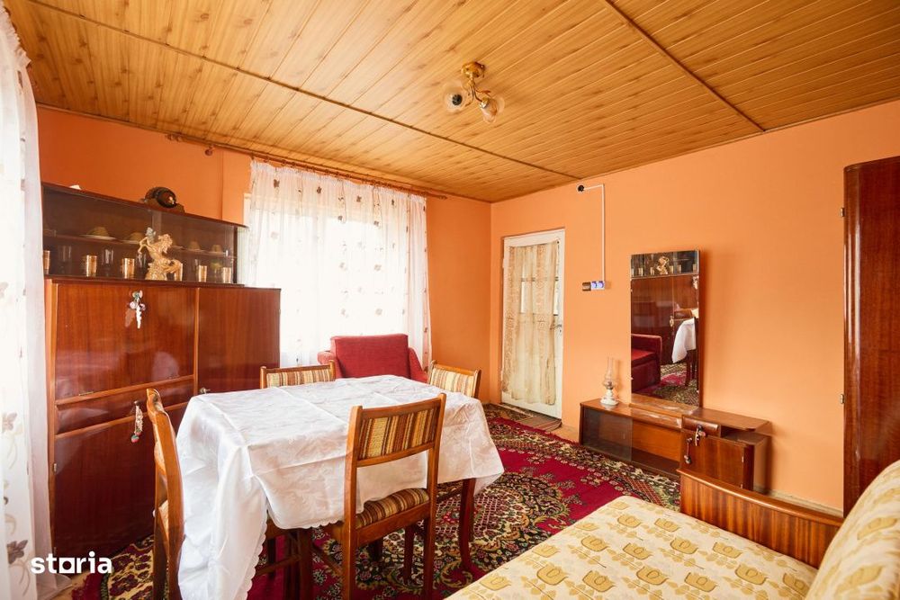 Casa individuala  Leresti la strada principala+ teren 831 mp, utilitat