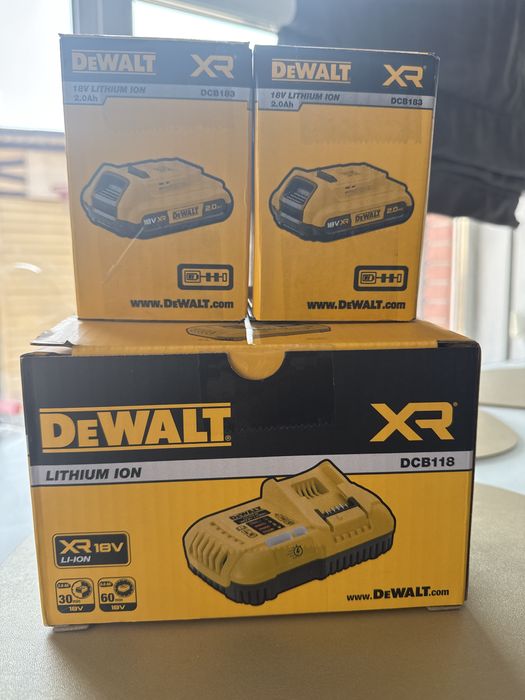 Аккумуляторы и зардное устройство DeWalt