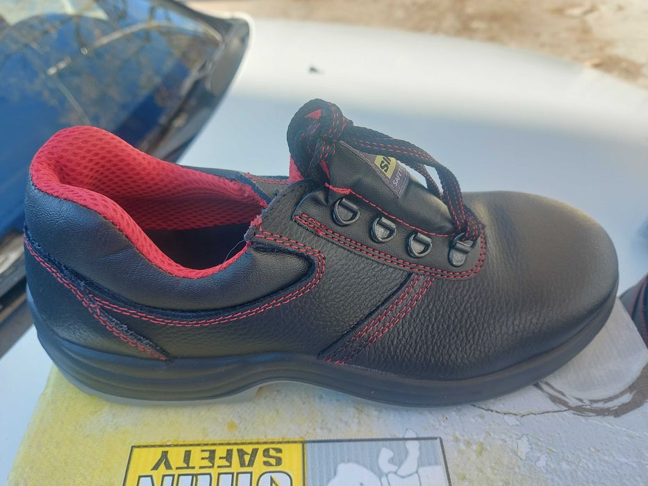 Работни защитни обувки