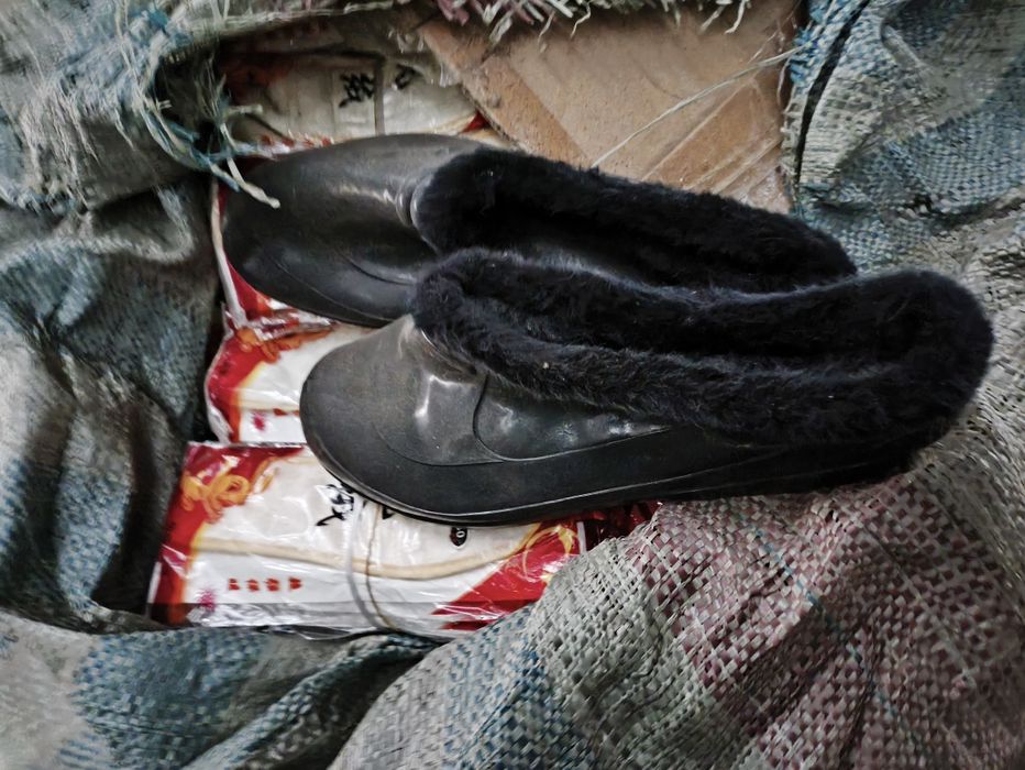 Продам галоши новые