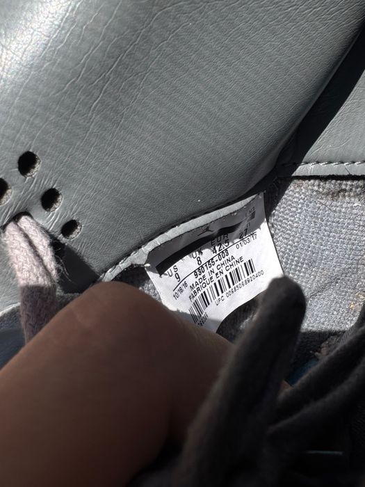 Jordan 4 Retro Kaws folosiți