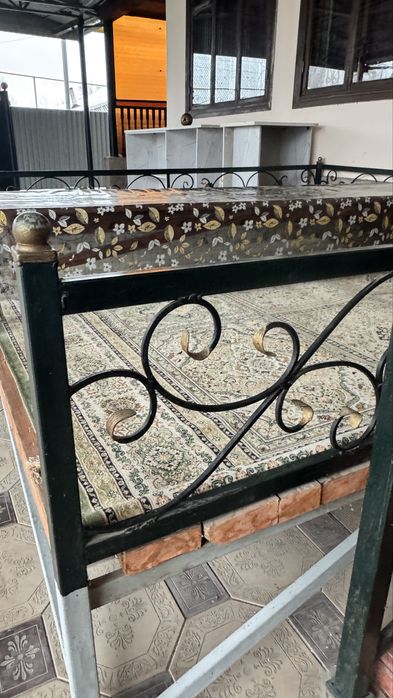 Продается  тапчан большой