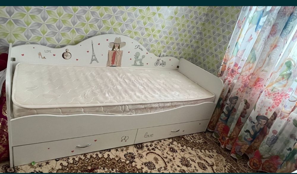 Продается кровать с матрасом