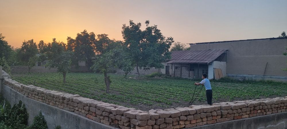 Ховли ер сотилади