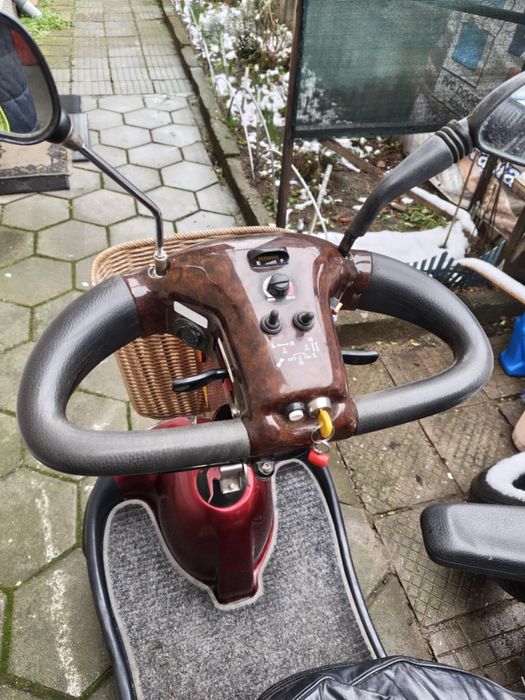 Електрическа триколка за хора с увреждания или трудно подвижни