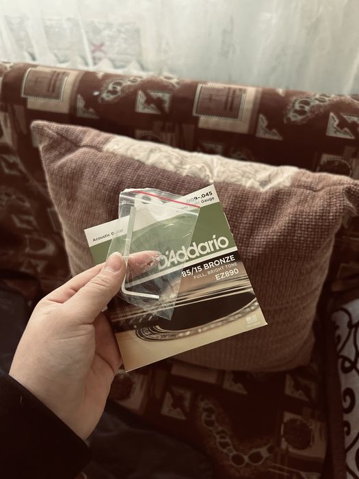 Продам гитару )))