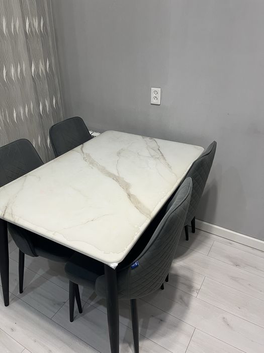 Кухонный стол с креслами