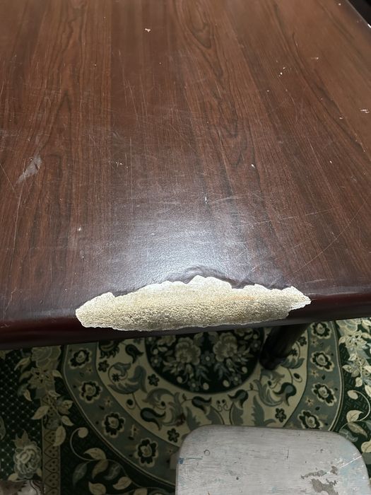 Стол для гостинной