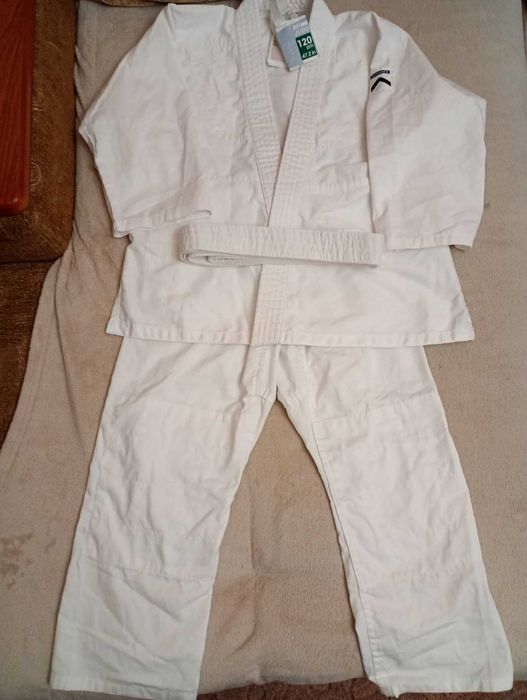 Продавам детско кимоно 120 см