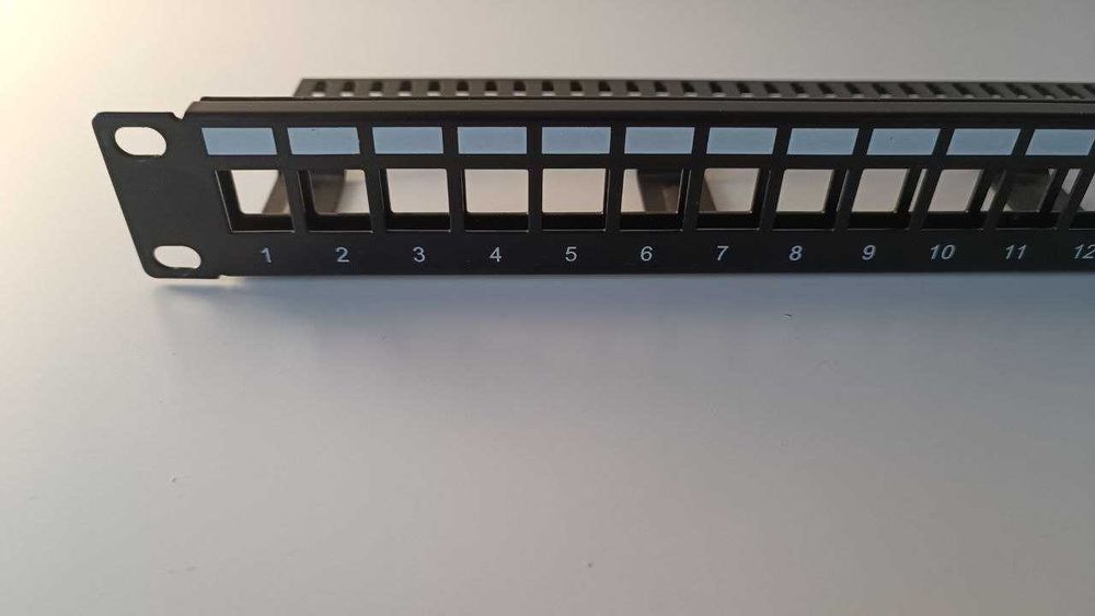 Патч панель для серверных шкафов 19" дюймов