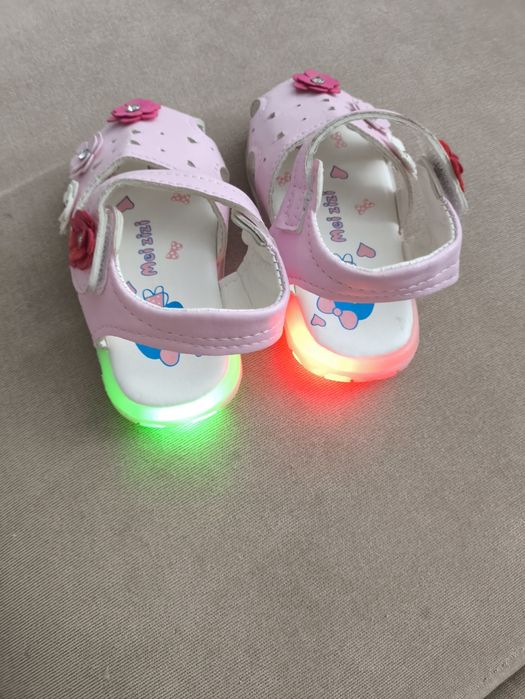 Продам детские сандали