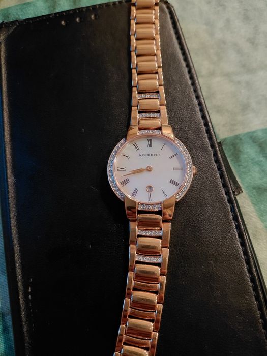 Нов ориг.дамски аналогов  часовник "Accurist signature""