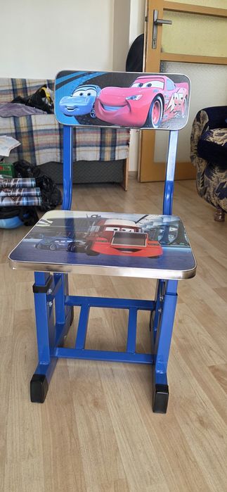 Продавам детско столче и бюро