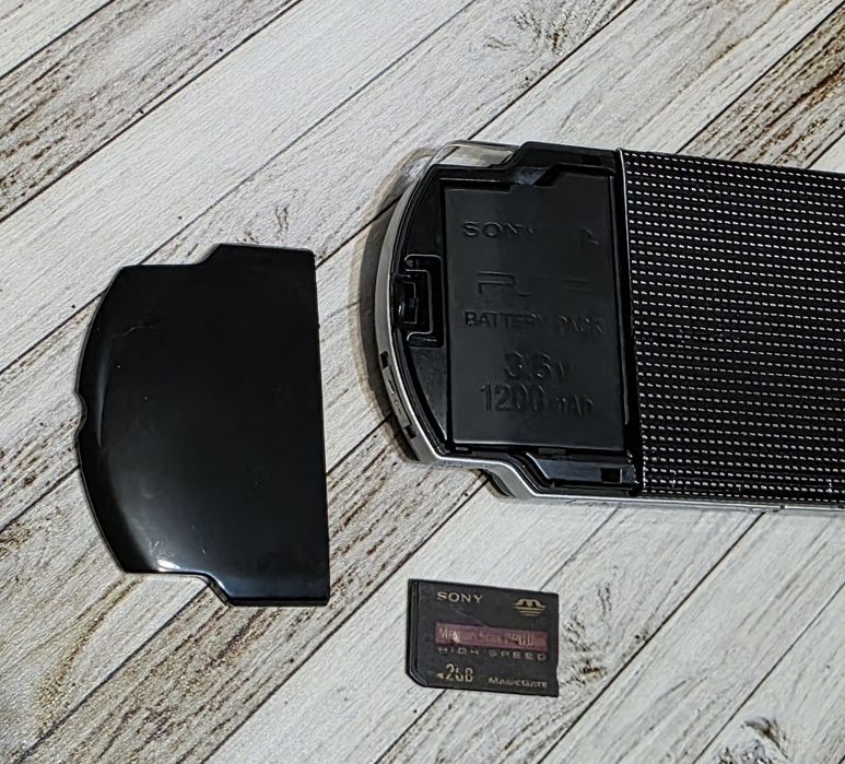 PSP 2000 Slim piano black