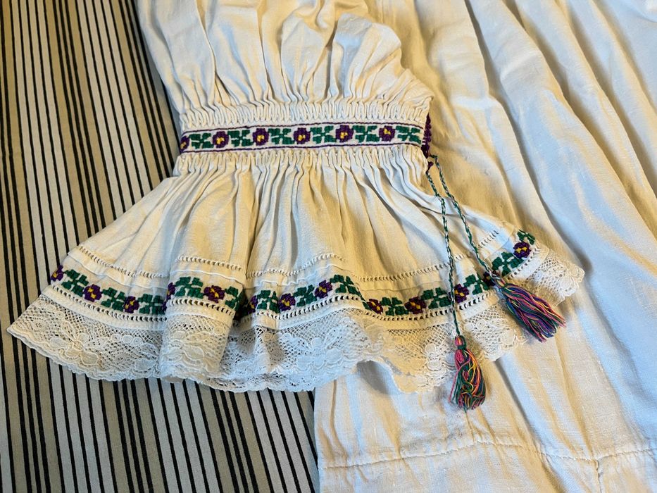 Ie - camasa traditionala, veche, cu poale, cusuta manual