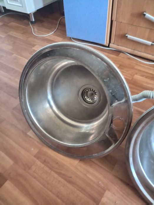 Продаются кухонные раковины