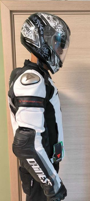 Мото яке и ръкавици DAINESE , Каска SHOEI