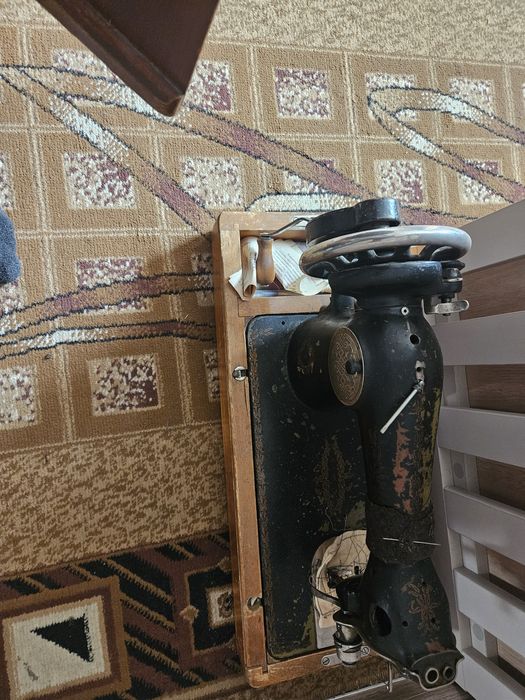 Продам швейную машинку