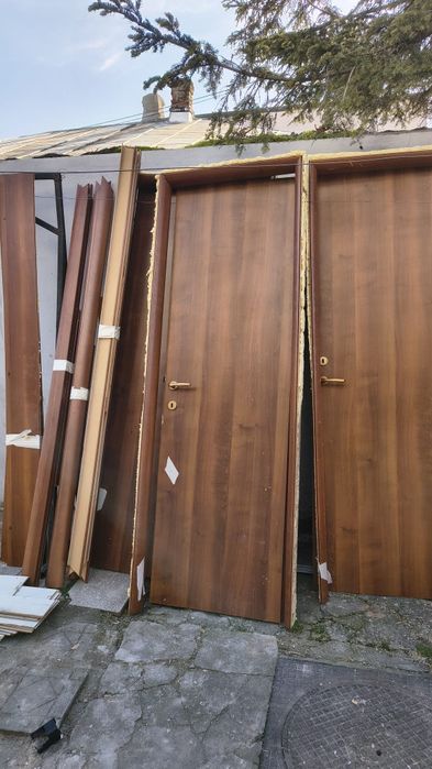 Uși de vânzare mai multe detalii la telefon