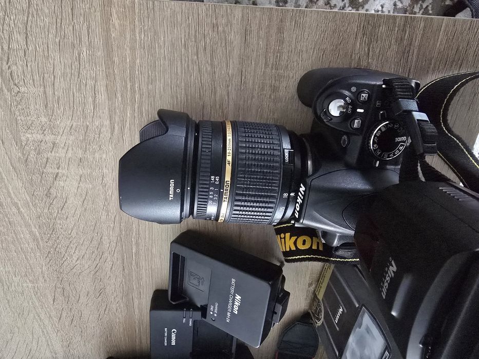 Aparate foto CANON EOS 600D SI NIKON D3100