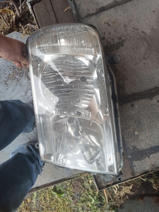 Продам фару(левая)оригинал Ландкрузер 100