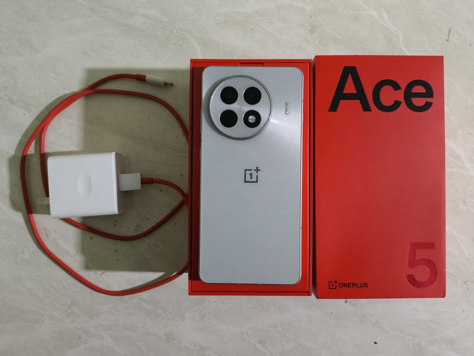 One plus ace5 12/256 gb