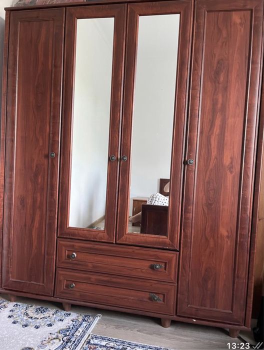 Продам спальный гарнитур шифонер кровать в отличном состояний