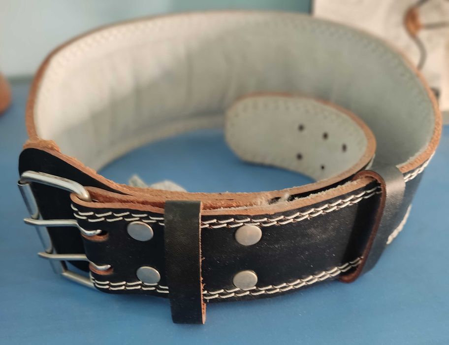 Чисто нов колан ест.кожа за вдигане на тежести Body Sculpture