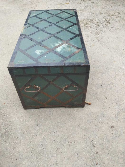 Деревянный сундук для хранения