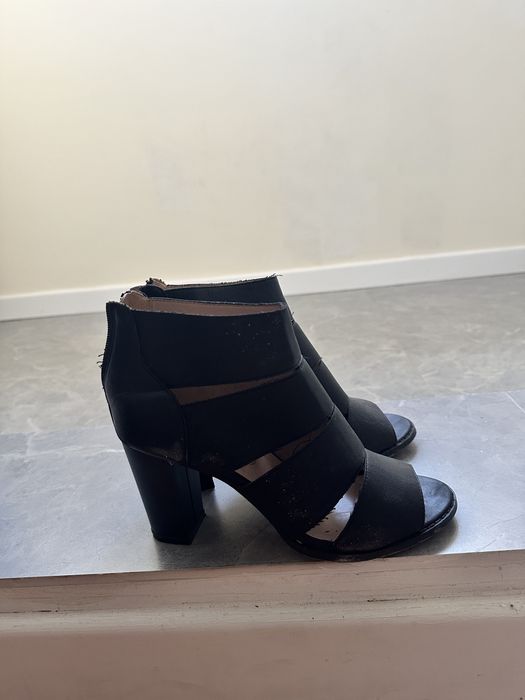 Босоножки кожа черная